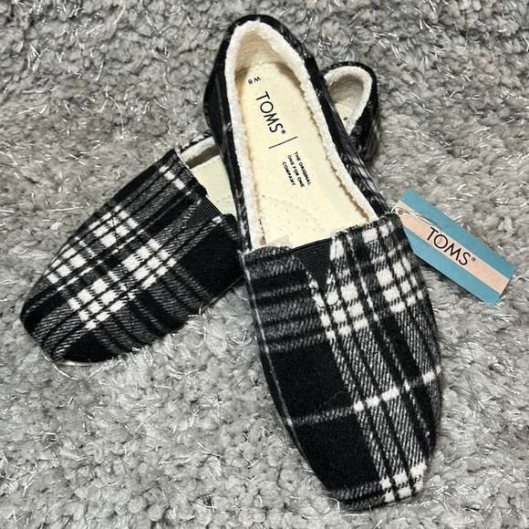 NWT TOMS Womens size 8 black/white plaid - Picture 1 of 4